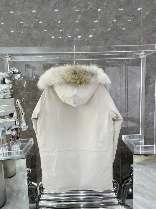 la Doudoune Canada G00se Femme est un témoignage de l'engagement de Canada G00se à combiner style,