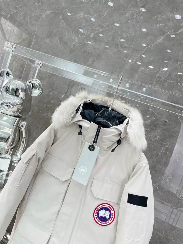 la Doudoune Canada G00se Femme est un témoignage de l'engagement de Canada G00se à combiner style,