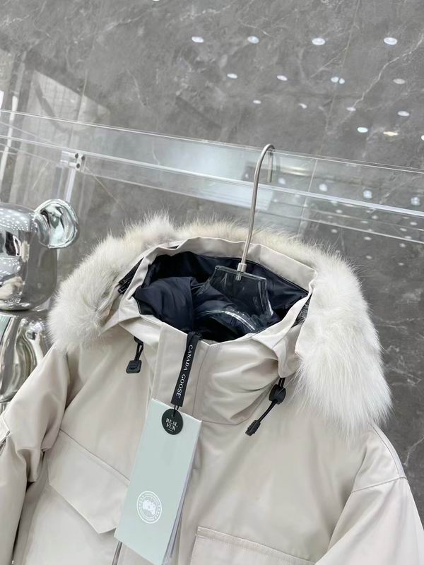 la Doudoune Canada G00se Femme est un témoignage de l'engagement de Canada G00se à combiner style,