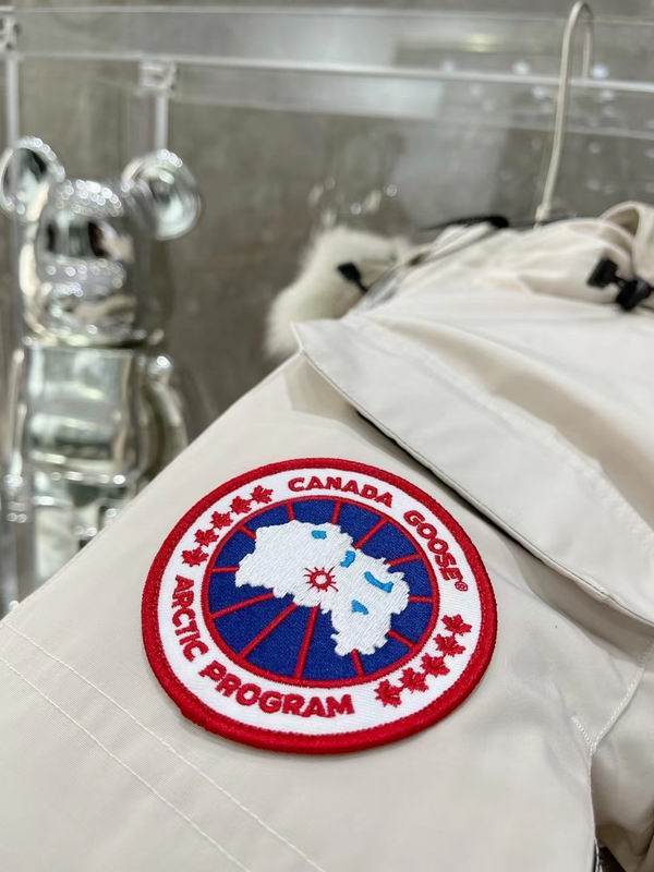 la Doudoune Canada G00se Femme est un témoignage de l'engagement de Canada G00se à combiner style,