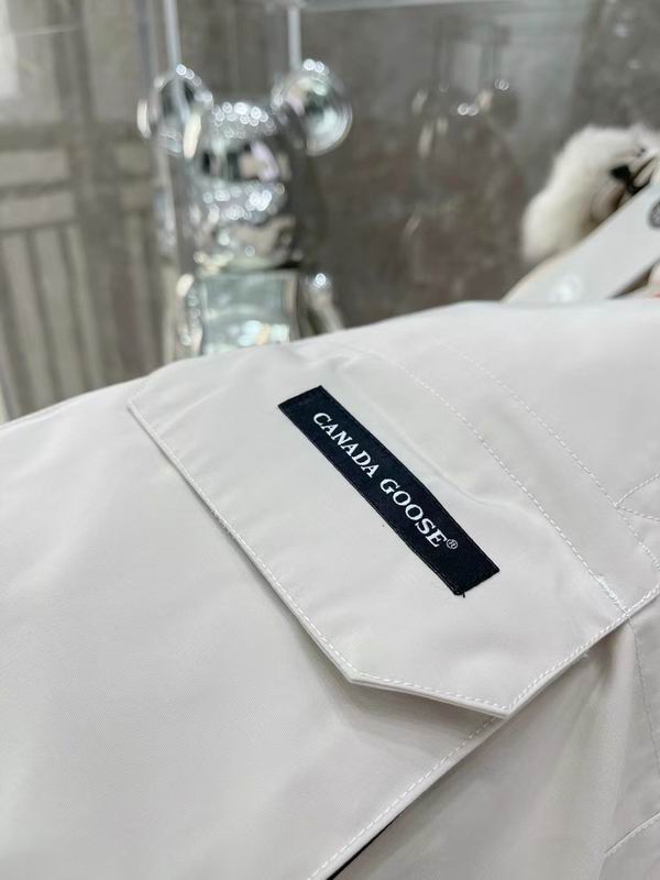 la Doudoune Canada G00se Femme est un témoignage de l'engagement de Canada G00se à combiner style,