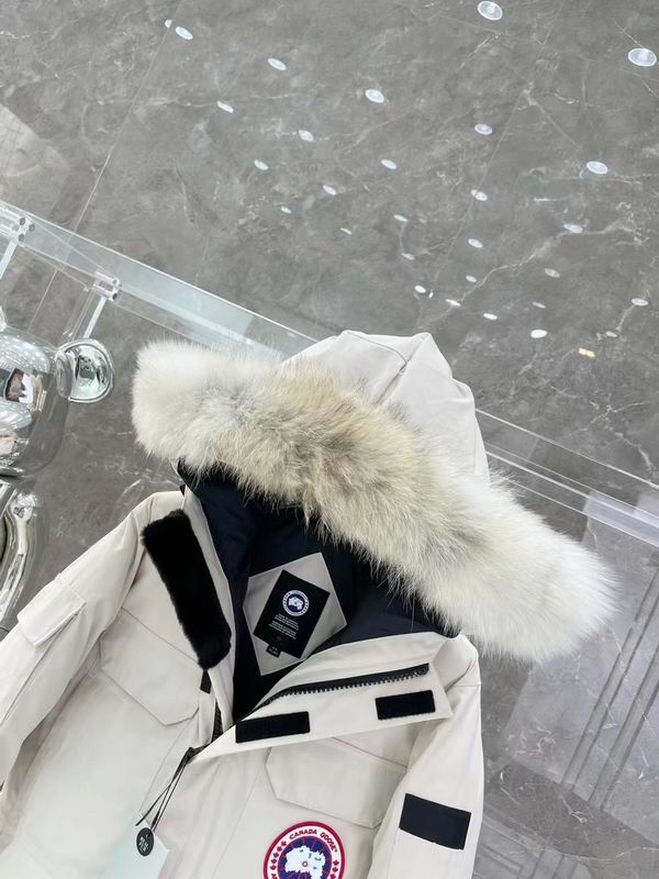 la Doudoune Canada G00se Femme est un témoignage de l'engagement de Canada G00se à combiner style,