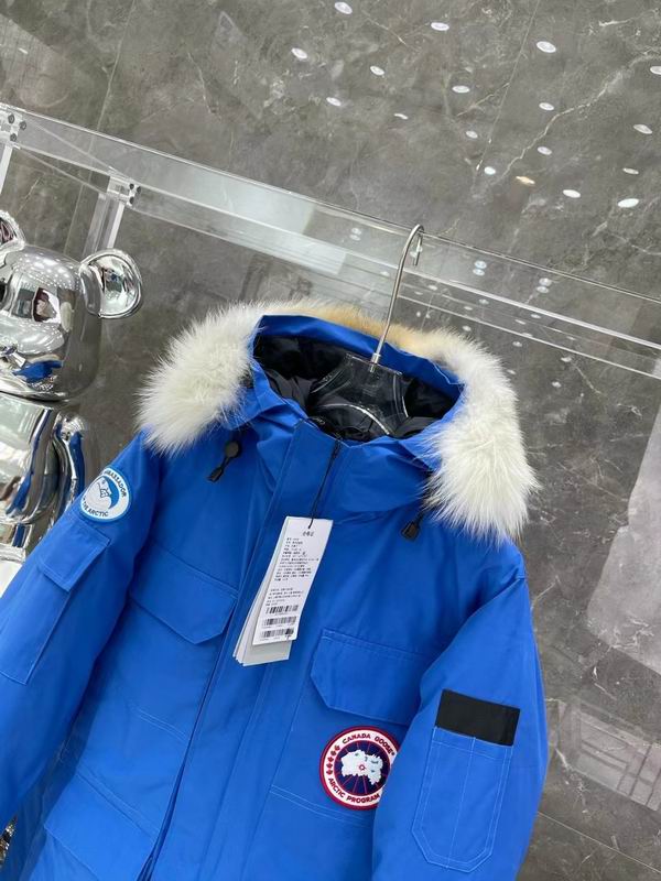 la Doudoune Canada G00se Femme est un témoignage de l'engagement de Canada G00se à combiner style,