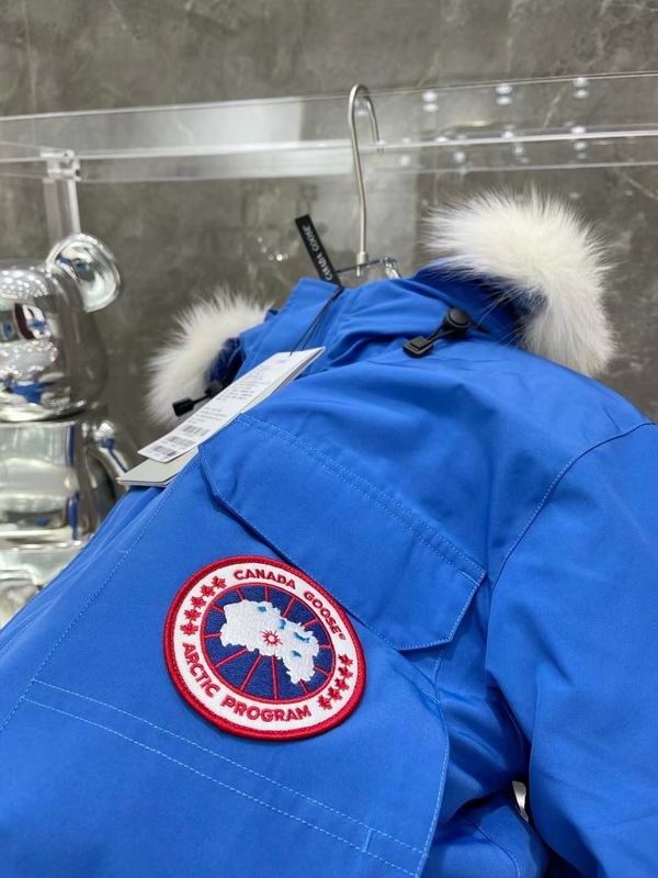 la Doudoune Canada G00se Femme est un témoignage de l'engagement de Canada G00se à combiner style,