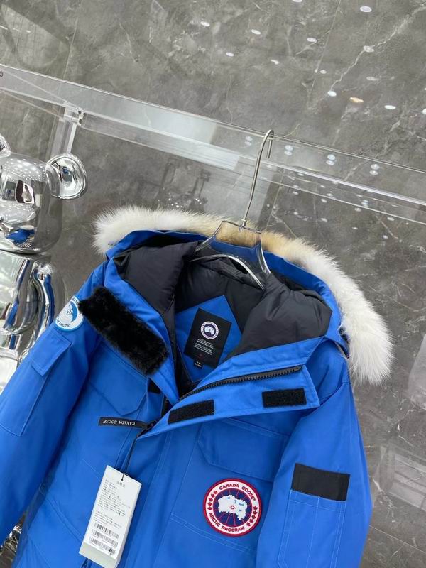 la Doudoune Canada G00se Femme est un témoignage de l'engagement de Canada G00se à combiner style,