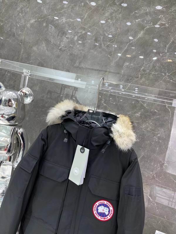 la Doudoune Canada G00se Femme est un témoignage de l'engagement de Canada G00se à combiner style,