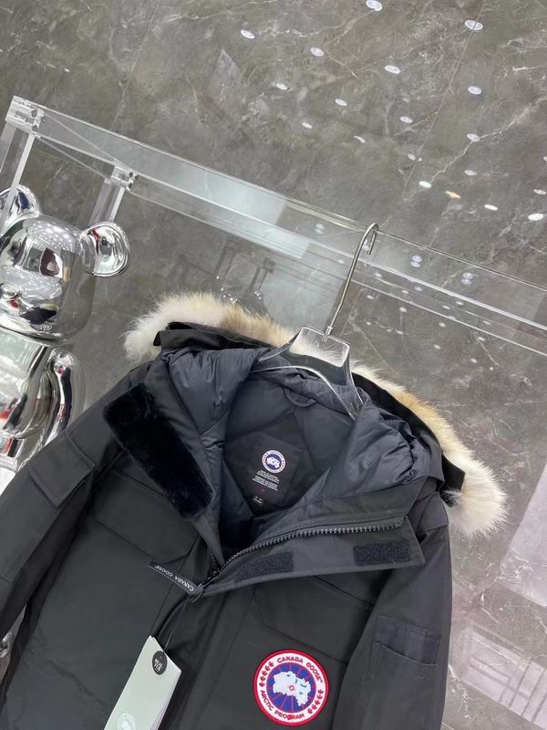 la Doudoune Canada G00se Femme est un témoignage de l'engagement de Canada G00se à combiner style,