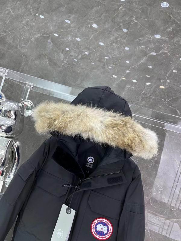 la Doudoune Canada G00se Femme est un témoignage de l'engagement de Canada G00se à combiner style,