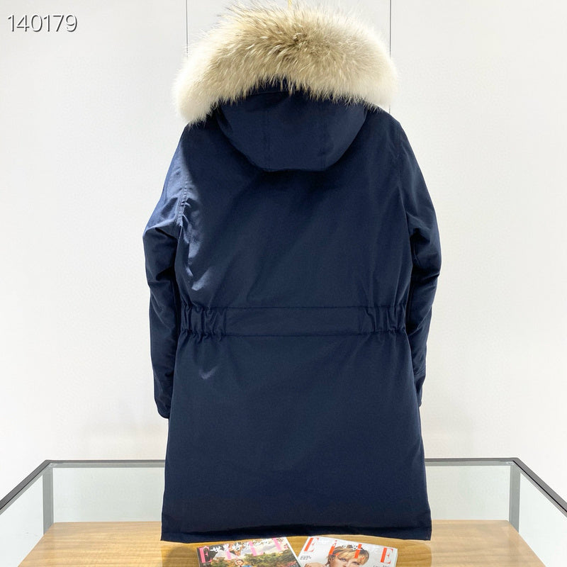 la Doudoune Canada G00se Femme est un témoignage de l'engagement de Canada G00se à combiner style,