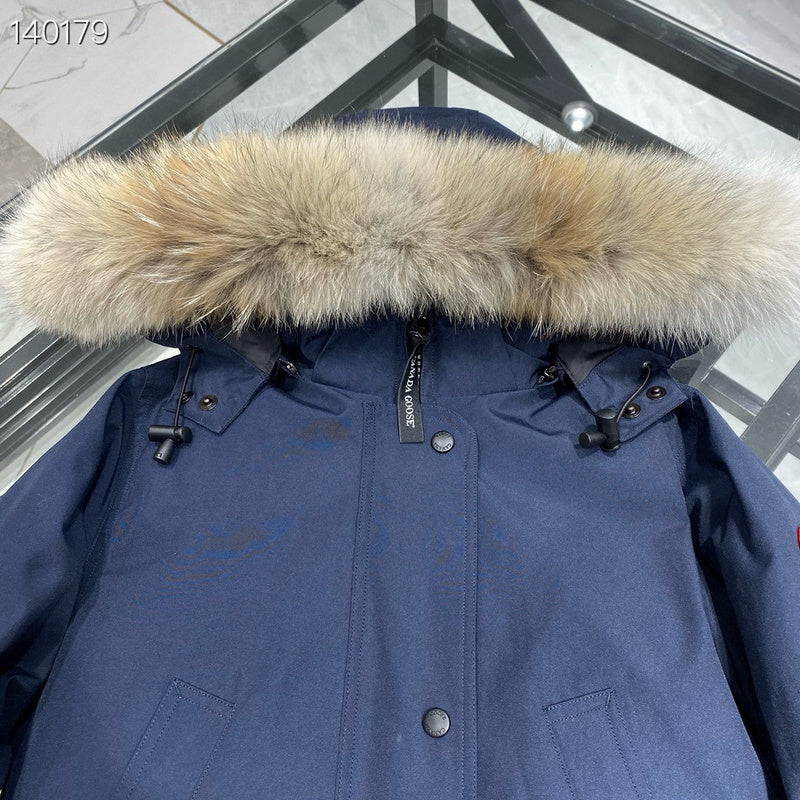 la Doudoune Canada G00se Femme est un témoignage de l'engagement de Canada G00se à combiner style,