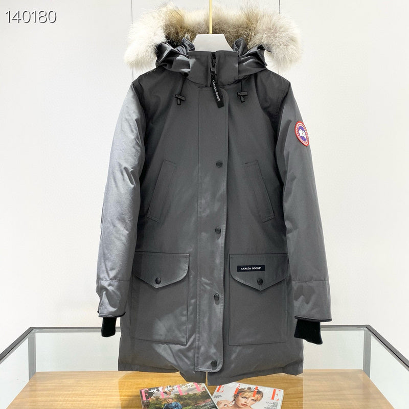 la Doudoune Canada G00se Femme est un témoignage de l'engagement de Canada G00se à combiner style,