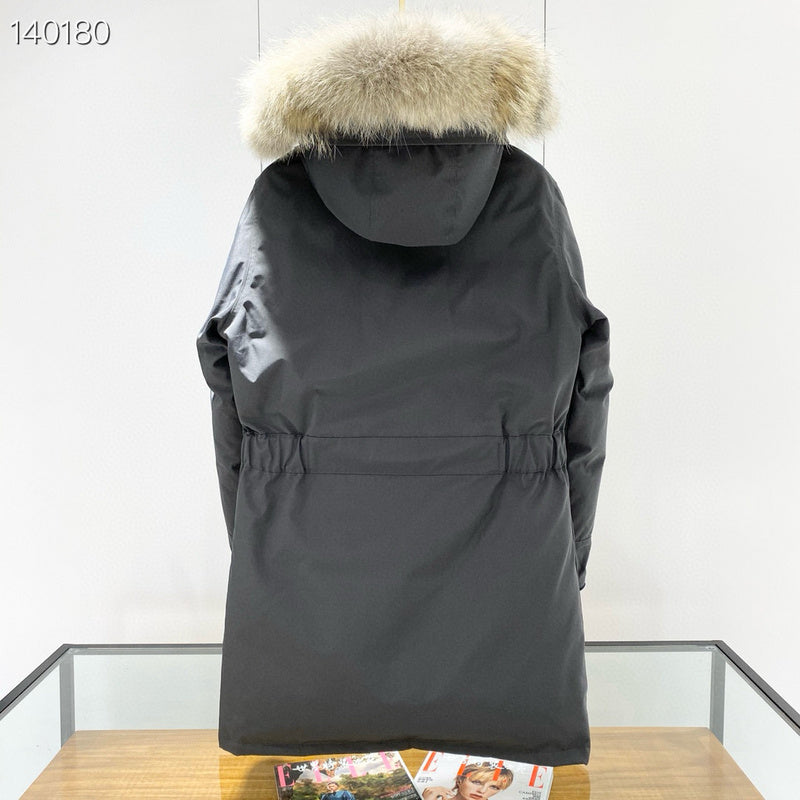 la Doudoune Canada G00se Femme est un témoignage de l'engagement de Canada G00se à combiner style,