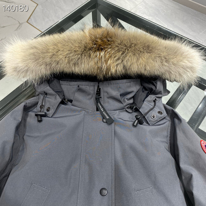 la Doudoune Canada G00se Femme est un témoignage de l'engagement de Canada G00se à combiner style,