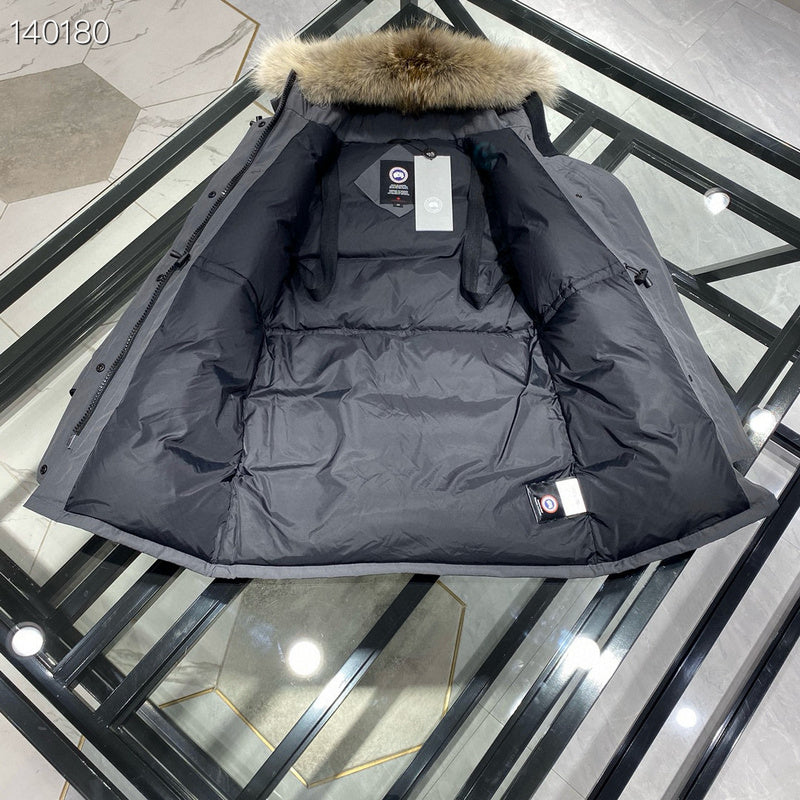 la Doudoune Canada G00se Femme est un témoignage de l'engagement de Canada G00se à combiner style,