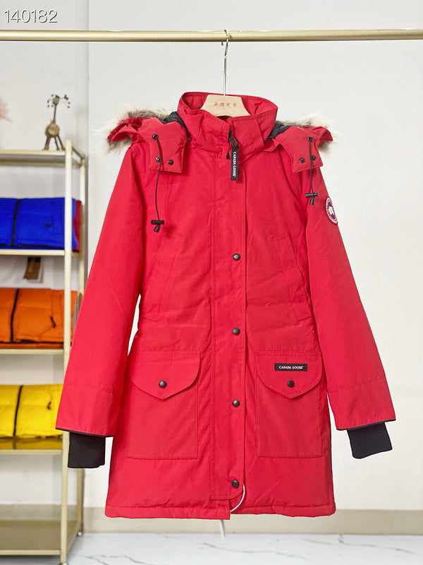 la Doudoune Canada G00se Femme est un témoignage de l'engagement de Canada G00se à combiner style,