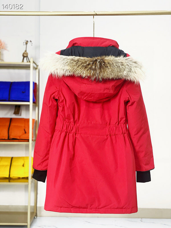 la Doudoune Canada G00se Femme est un témoignage de l'engagement de Canada G00se à combiner style,