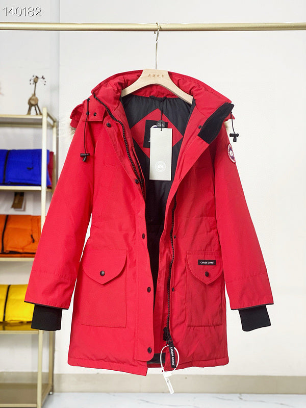 la Doudoune Canada G00se Femme est un témoignage de l'engagement de Canada G00se à combiner style,