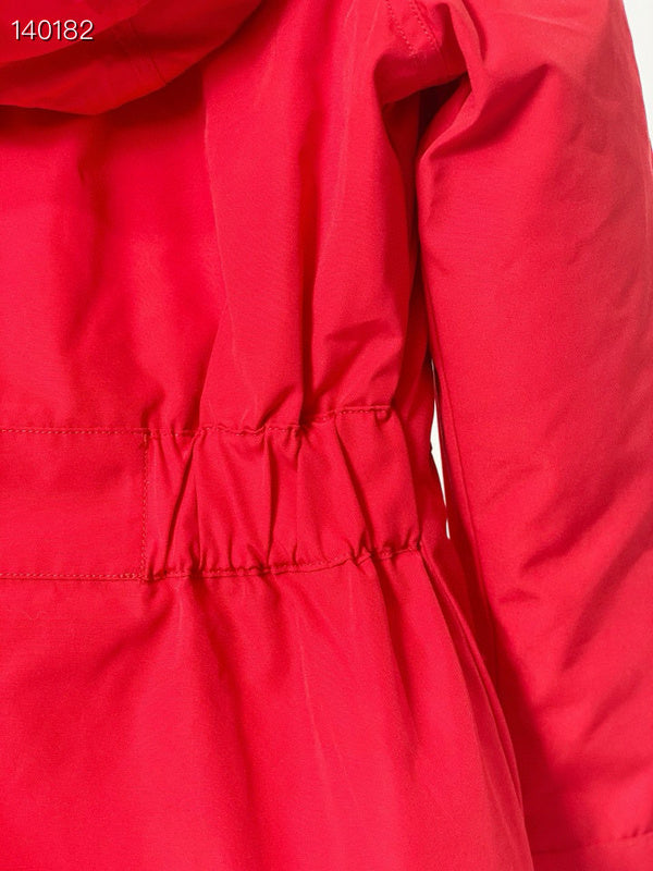 la Doudoune Canada G00se Femme est un témoignage de l'engagement de Canada G00se à combiner style,