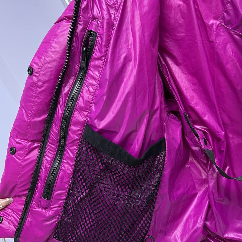 la Doudoune Canada G00se Femme est un témoignage de l'engagement de Canada G00se à combiner style,