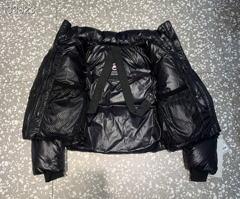 La doudoune Canada Goose Parka Femme
Résultat de l'évolution emblématique de la marque Canada Goose, la doudoune Canada Goose Parka Femme