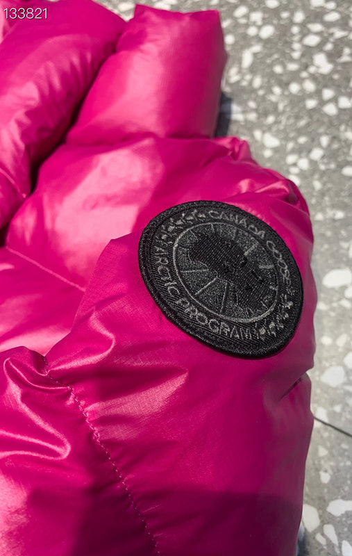 La doudoune Canada Goose Parka Femme
Résultat de l'évolution emblématique de la marque Canada Goose, la doudoune Canada Goose Parka Femme