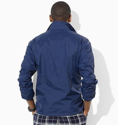 Les doudounes Ralph Lauren offrent une élégance intemporelle et une qualité exceptionnelle. Leur design raffiné et leurs matériaux haut de gamme