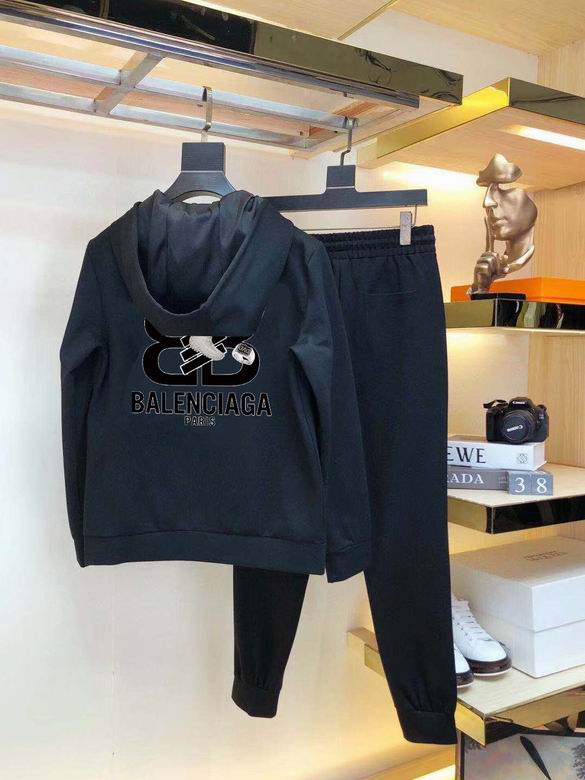 Les ensembles survêtement Balenciaga allient performance et style. Leur design avant-gardiste et leur qualité supérieure. Pas cher. Le moins cher.