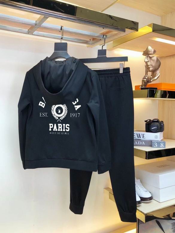 Les ensembles survêtement Balenciaga allient performance et style. Leur design avant-gardiste et leur qualité supérieure. Pas cher. Le moins cher.