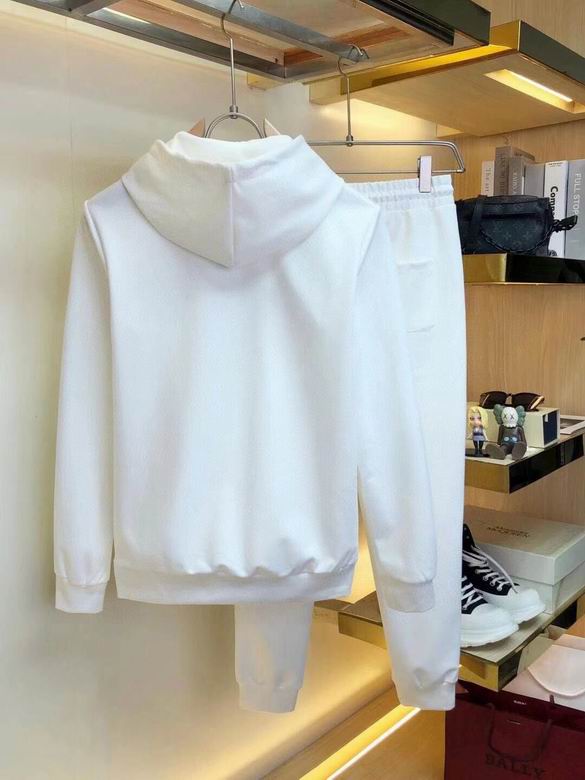 Les ensembles survêtement Balenciaga allient performance et style. Leur design avant-gardiste et leur qualité supérieure. Pas cher. Le moins cher.