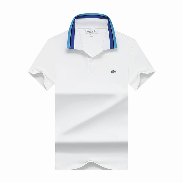 Les polos Lacoste pour homme sont le symbole parfait de l'élégance décontractée, alliant style et confort depuis des générations. Au meilleur prix.