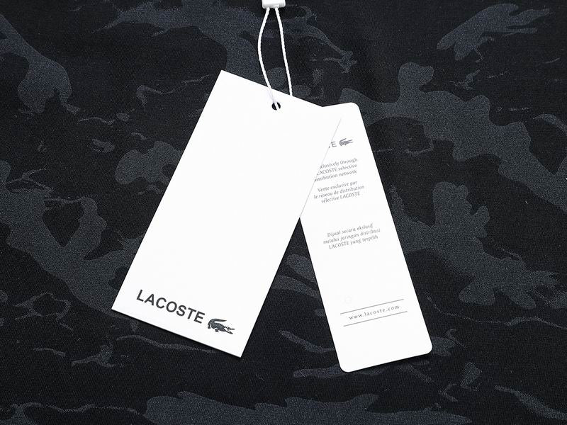 Les polos Lacoste pour homme sont le symbole parfait de l'élégance décontractée, alliant style et confort depuis des générations. Au meilleur prix.