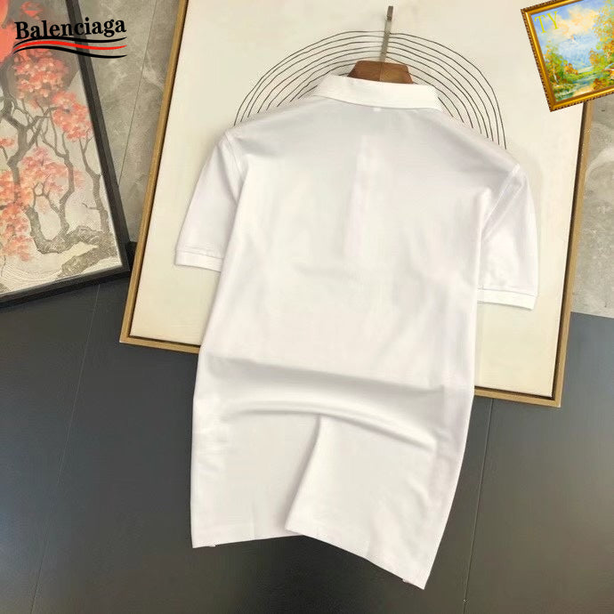 Les polos T-shirt Balenciaga pour homme incarnent l’élégance contemporaine avec une touche de minimalisme audacieux. A des prix abordable