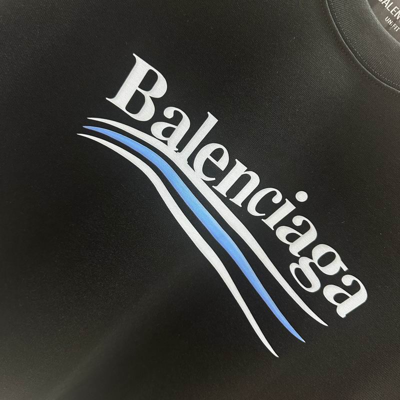 Les polos T-shirt Balenciaga pour homme incarnent l’élégance contemporaine avec une touche de minimalisme audacieux. A des prix abordable