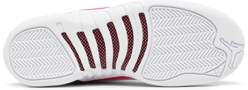 Les baskets Air Jordan 12 Femme combinent un style iconique à une performance inégalée, rendant hommage à l’héritage de Michael Jordan.