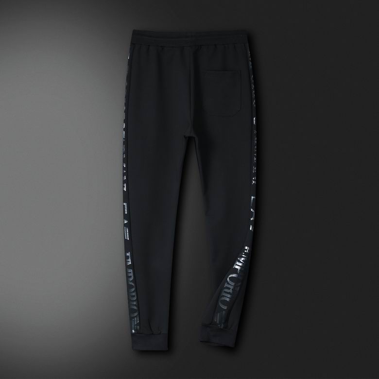 Les ensembles survêtement Hugo Boss allient performance et style. Leur design sophistiqué et leur qualité supérieure.pas cher.le moins cher.