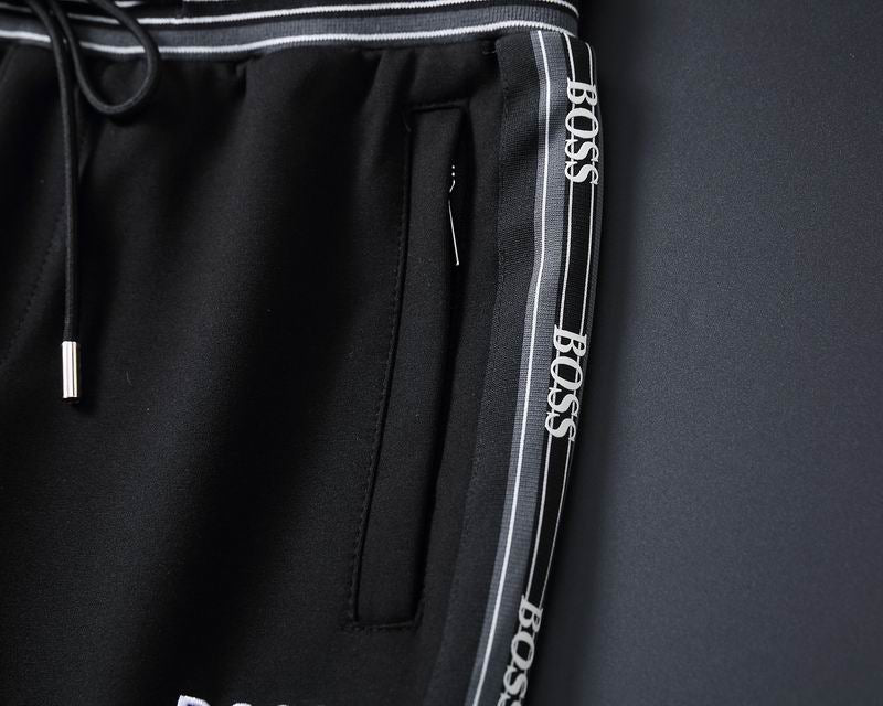 Les ensembles survêtement Hugo Boss allient performance et style. Leur design sophistiqué et leur qualité supérieure.pas cher.le moins cher.