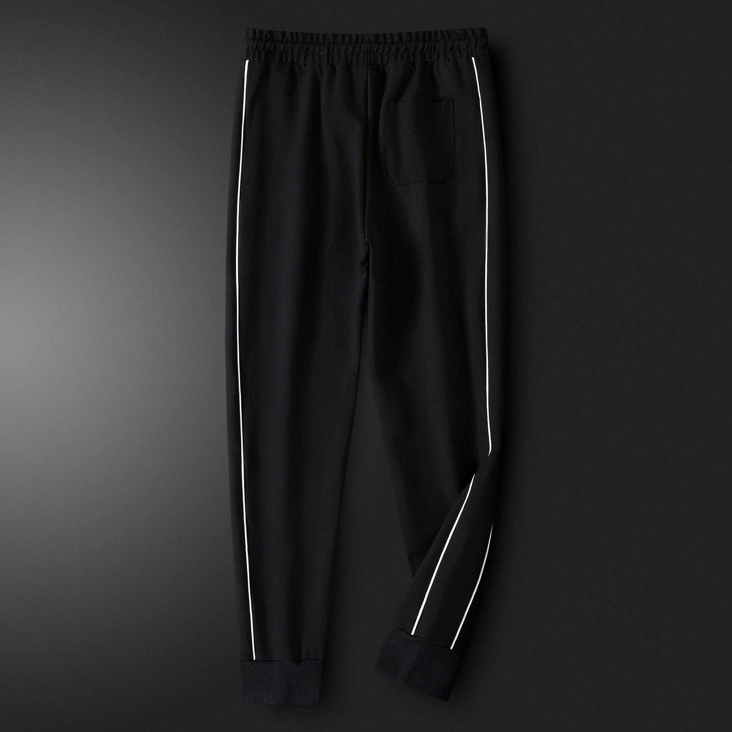 Les ensembles survêtement Hugo Boss allient performance et style. Leur design sophistiqué et leur qualité supérieure.pas cher.le moins cher.