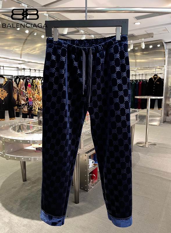 Les ensembles survêtement Balenciaga allient performance et style. Leur design avant-gardiste et leur qualité supérieure. Pas cher. Le moins cher.