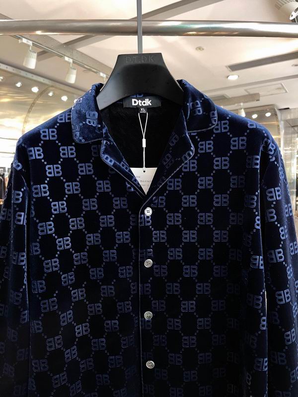 Les ensembles survêtement Balenciaga allient performance et style. Leur design avant-gardiste et leur qualité supérieure. Pas cher. Le moins cher.