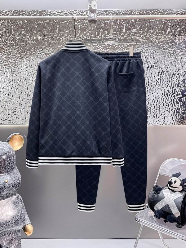 Les ensembles survêtement Balenciaga allient performance et style. Leur design avant-gardiste et leur qualité supérieure. Pas cher. Le moins cher.