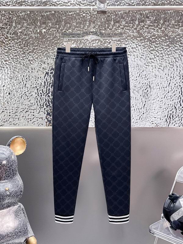 Les ensembles survêtement Balenciaga allient performance et style. Leur design avant-gardiste et leur qualité supérieure. Pas cher. Le moins cher.