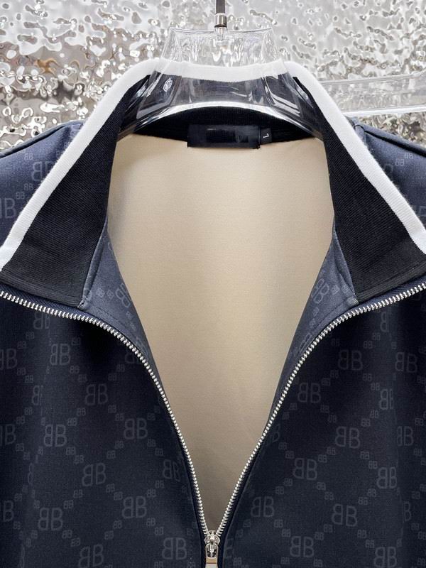 Les ensembles survêtement Balenciaga allient performance et style. Leur design avant-gardiste et leur qualité supérieure. Pas cher. Le moins cher.