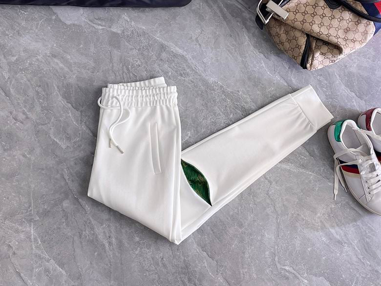 Les ensembles survêtement Balenciaga allient performance et style. Leur design avant-gardiste et leur qualité supérieure. Pas cher. Le moins cher.