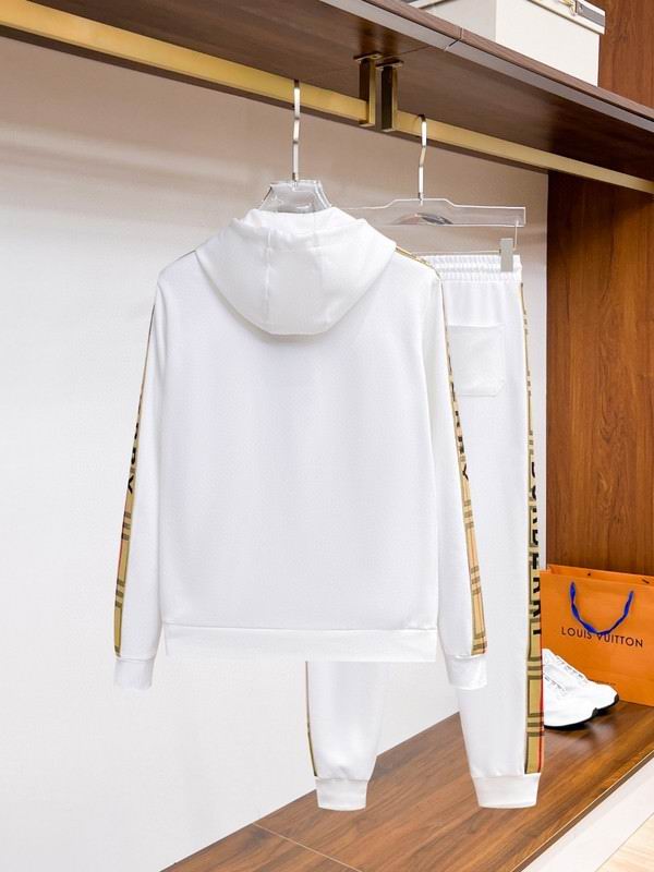 Les ensembles survêtement Burberry combinent performance et style. Leur design sophistiqué. Pas cher.le moins cher.