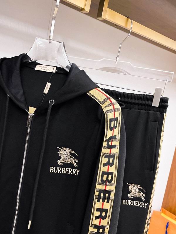 Les ensembles survêtement Burberry combinent performance et style. Leur design sophistiqué. Pas cher.le moins cher.