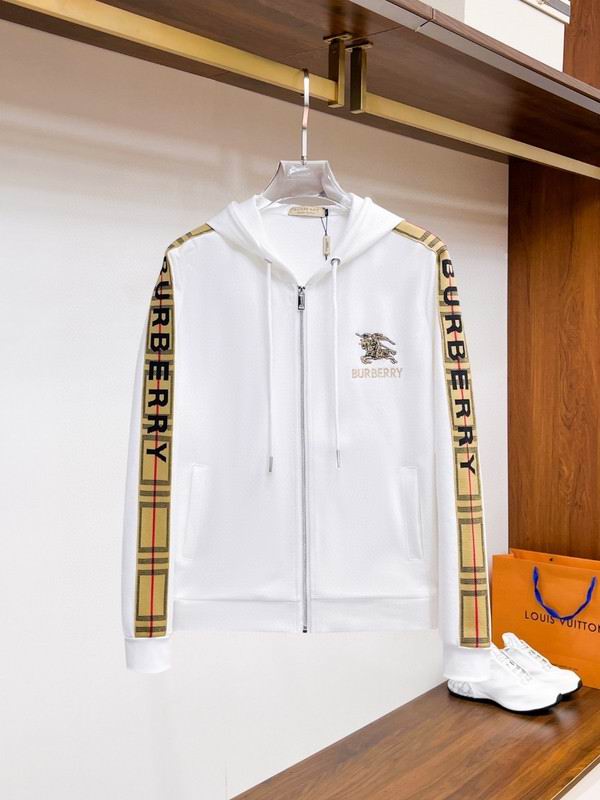 Les ensembles survêtement Burberry combinent performance et style. Leur design sophistiqué. Pas cher.le moins cher.