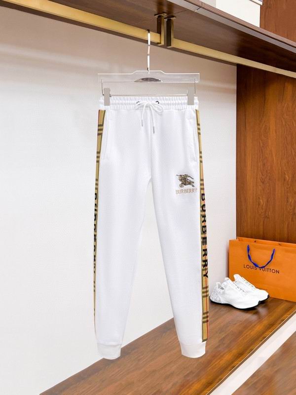 Les ensembles survêtement Burberry combinent performance et style. Leur design sophistiqué. Pas cher.le moins cher.