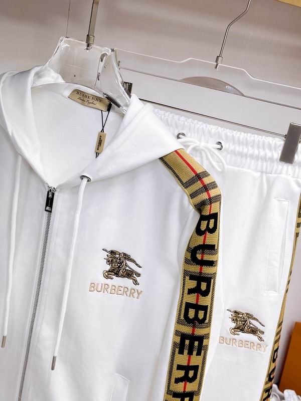 Les ensembles survêtement Burberry combinent performance et style. Leur design sophistiqué. Pas cher.le moins cher.