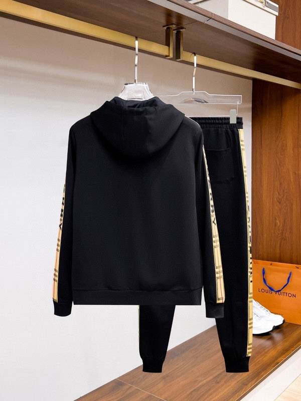 Les ensembles survêtement Burberry combinent performance et style. Leur design sophistiqué. Pas cher.le moins cher.