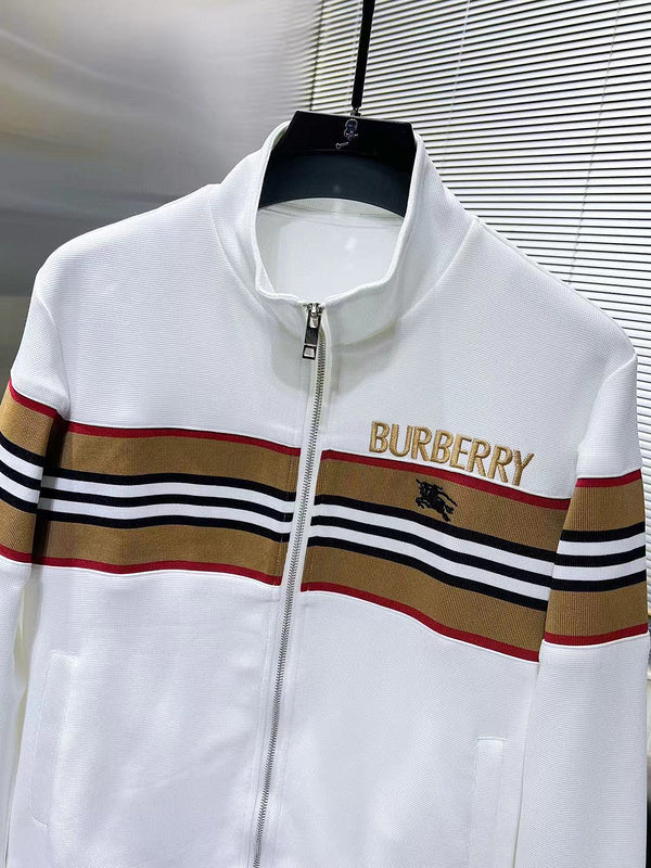 Les ensembles survêtement Burberry combinent performance et style. Leur design sophistiqué. Pas cher.le moins cher.
